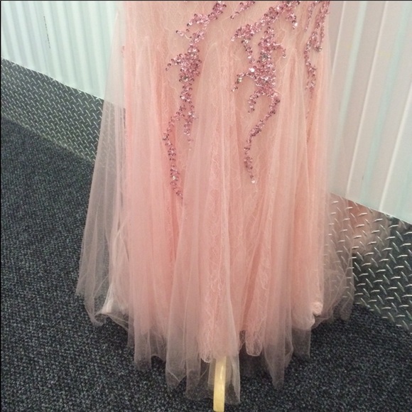 Pink elegant formal gown - Picture 3 of 4